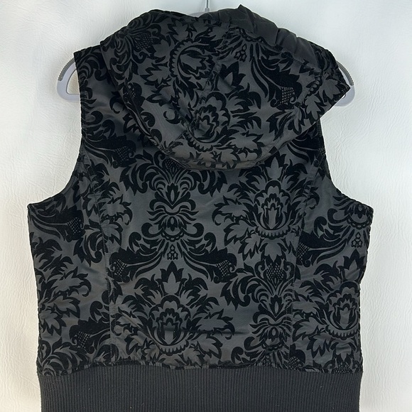 Ariat Nylon/Velvet Printed Hooded Vest, S - Picture 5 of 8
